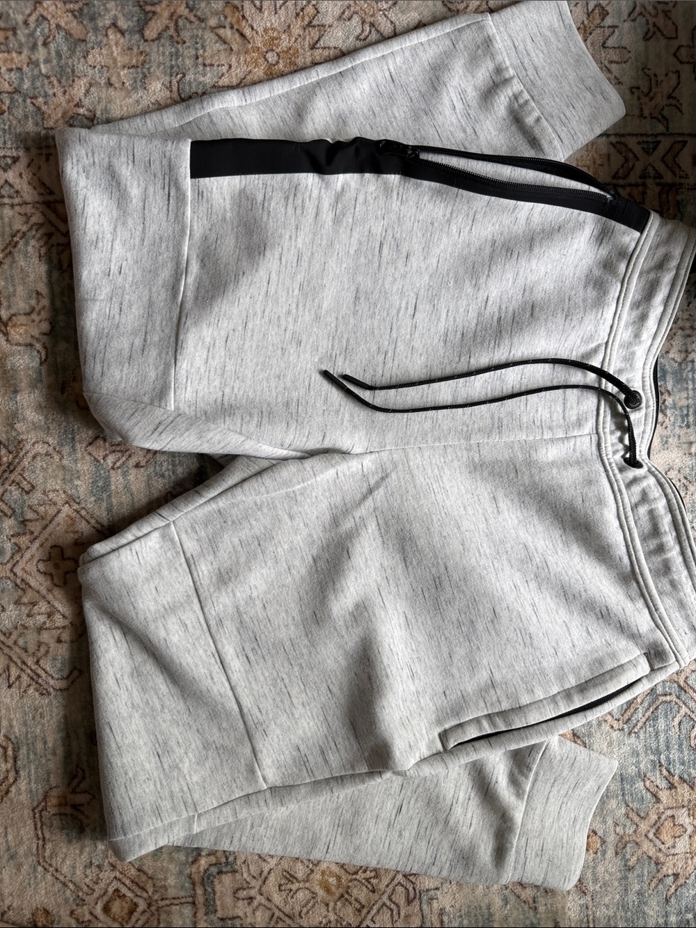 American Eagle Outfitters Light Gray Sweatpants with Black Accents
